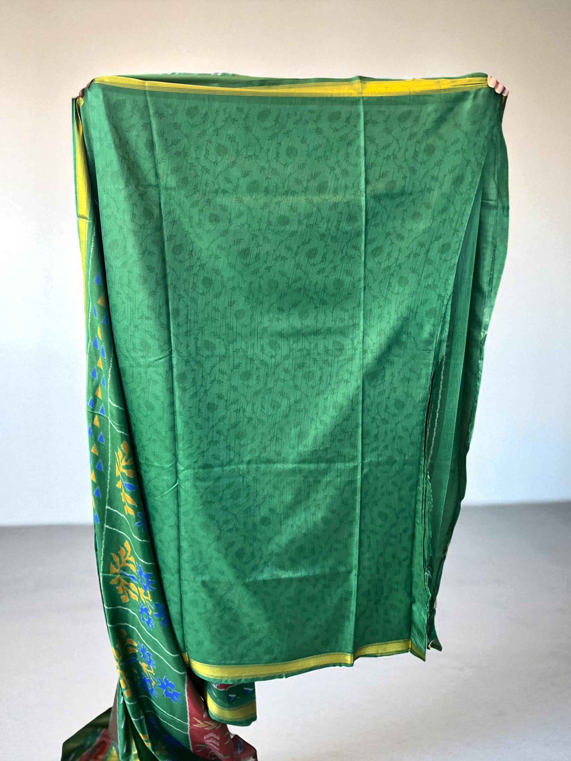Pochampally Ikkat Saree - Traditional Handwoven Elegance - Craft Of Aele