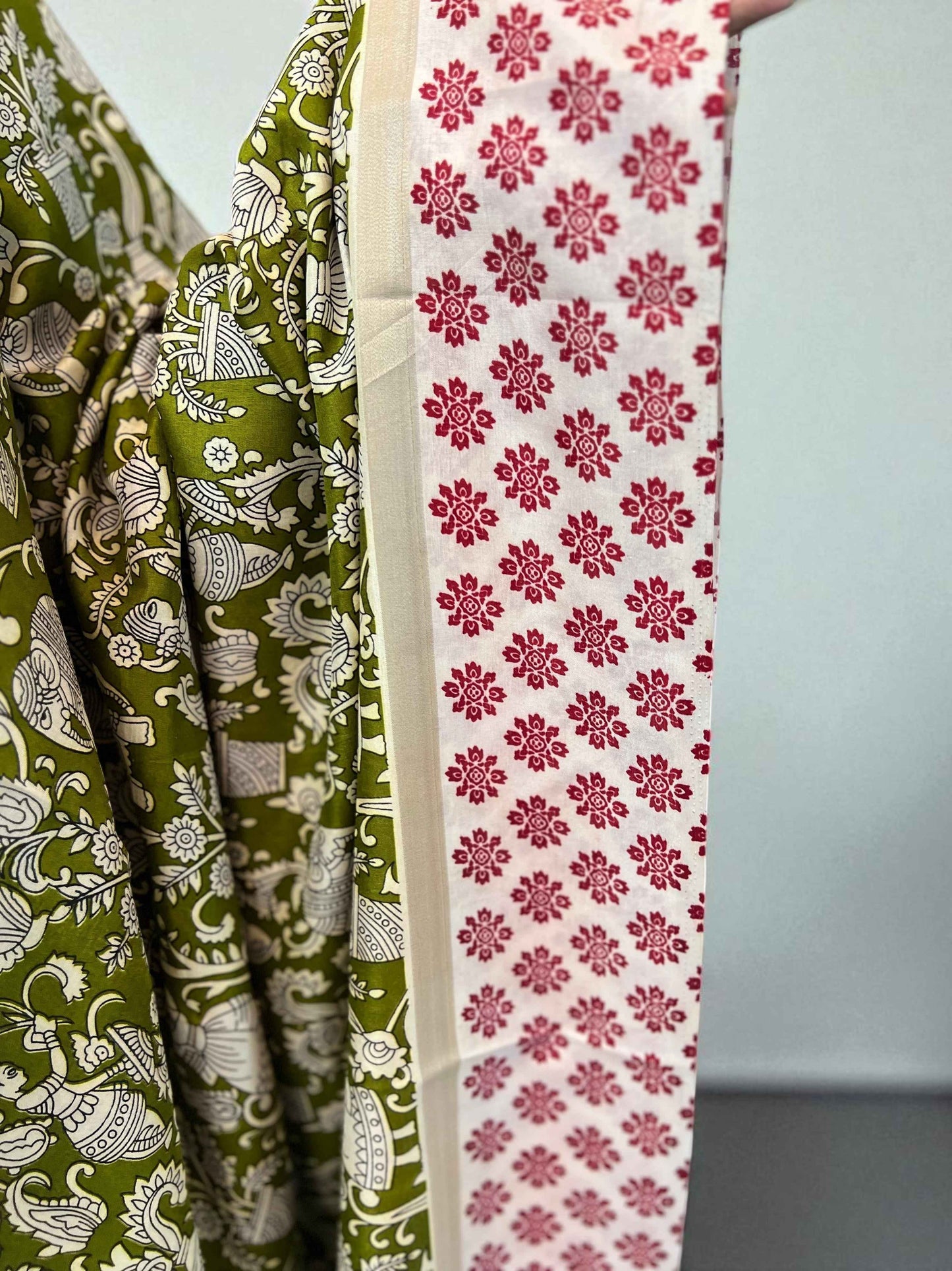 Printed Mul Cotton Saree in Green and Red for Elegant Occasions - Craft Of Aele