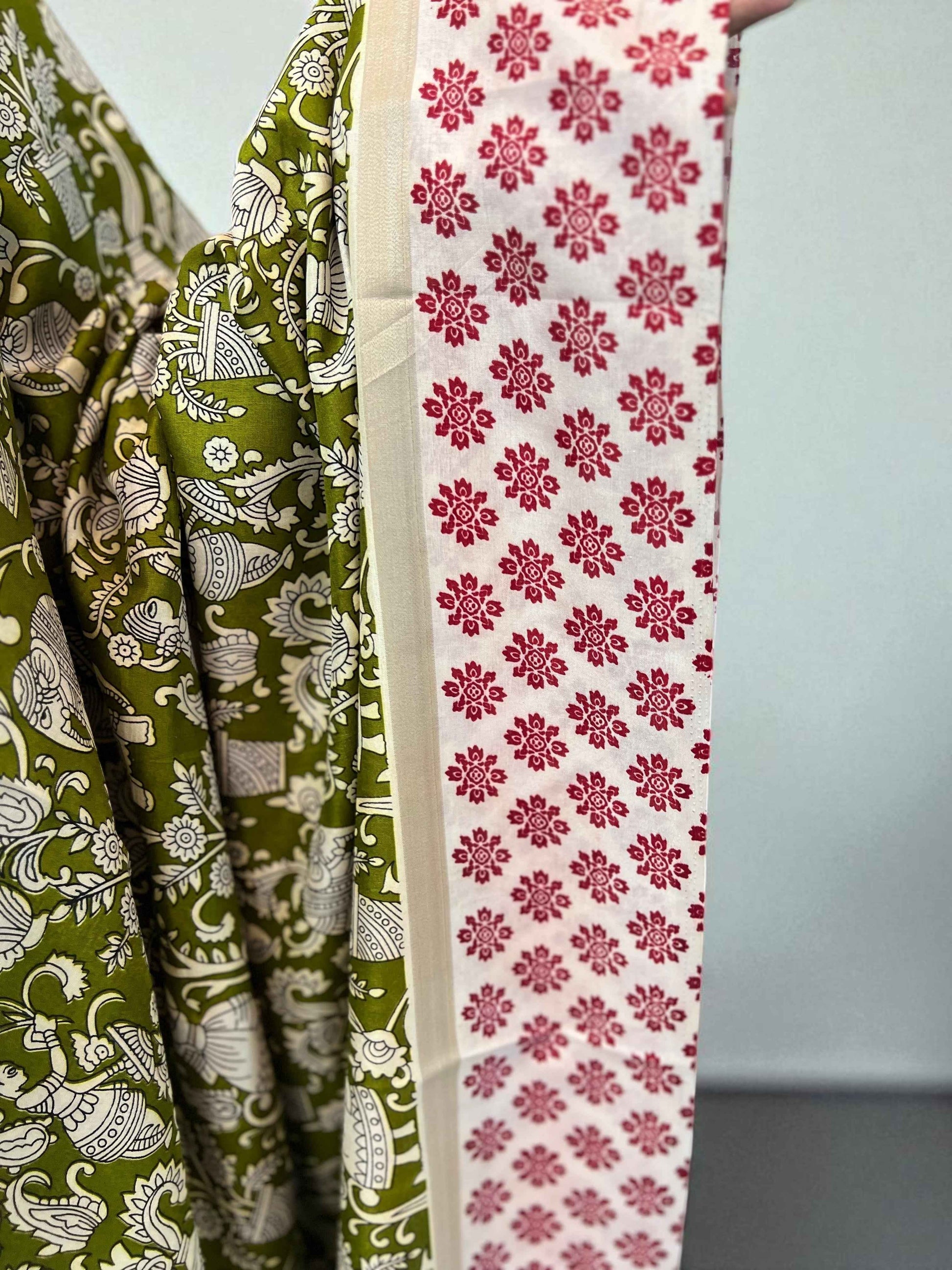 Printed Mul Cotton Saree in Green and Red for Elegant Occasions - Craft Of Aele