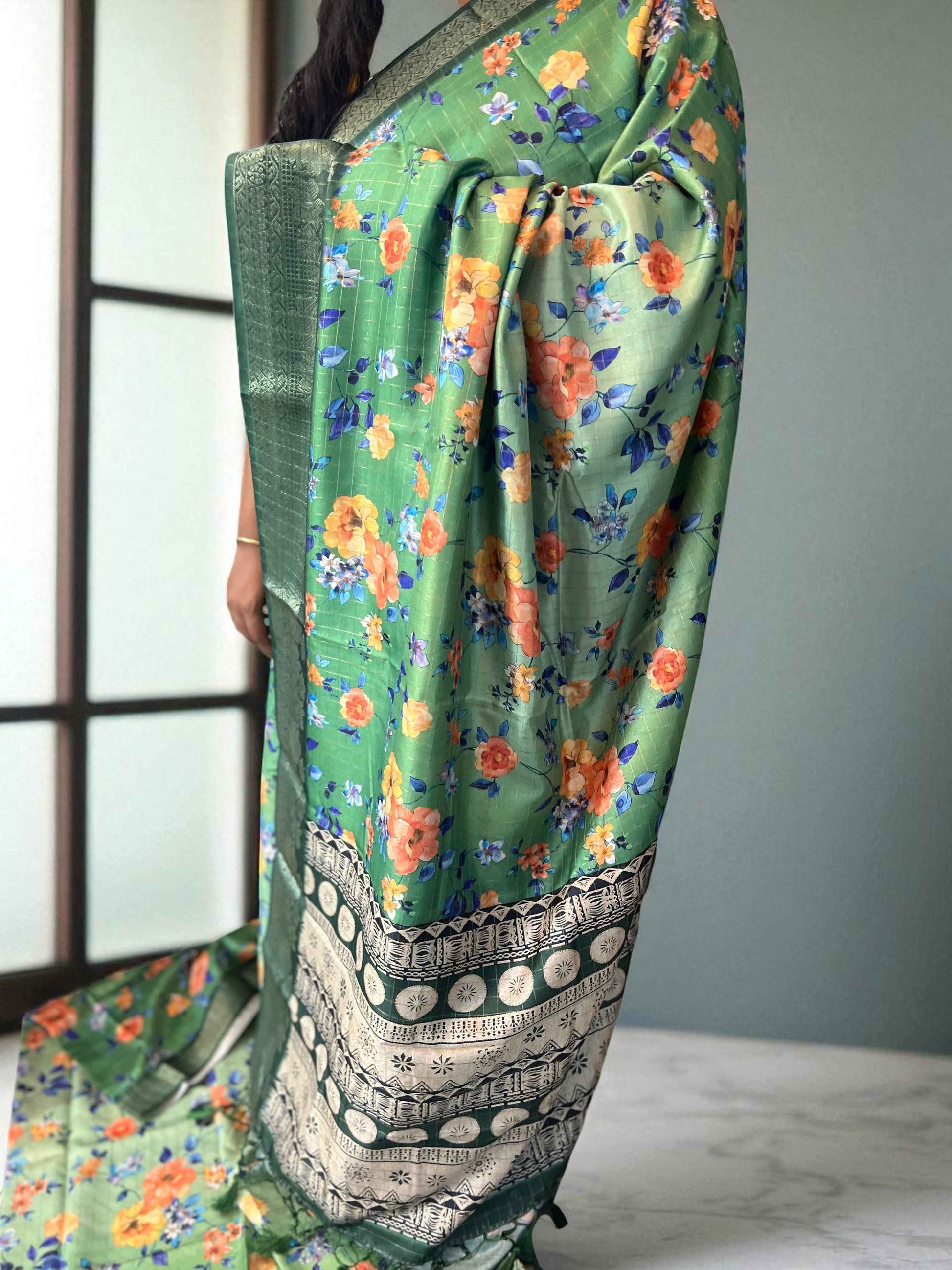 Floral Cotton Saree with Elegant Borders and Luxurious Pallu - Craft Of Aele