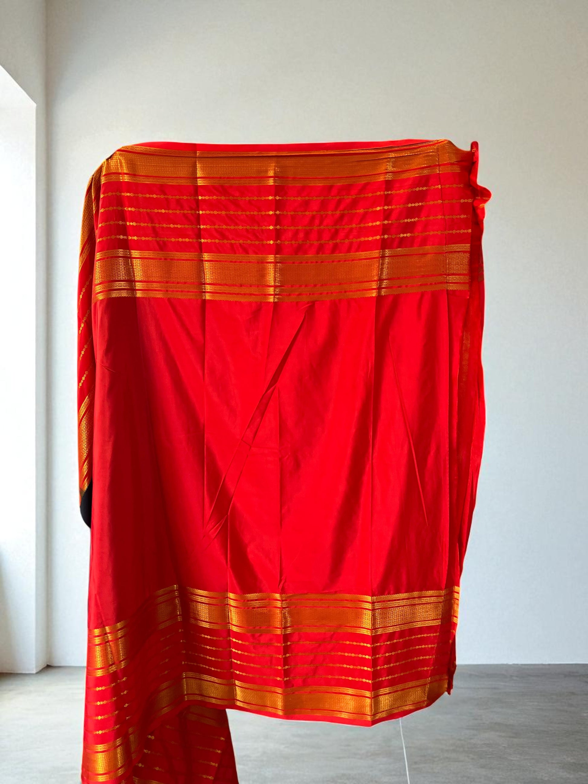 Semi Crepe Black Tomato Red Stylish Combo Saree - Craft Of Aele